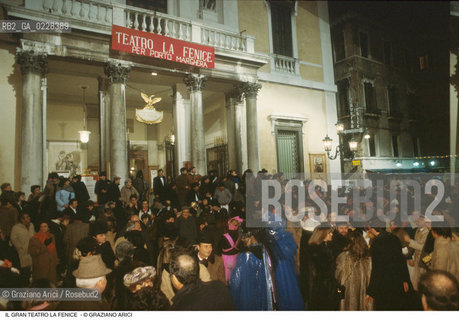 Caption: Nome: ..GRAN TEATRO LA FENICE..Descrizione: ..FACCIATA  / VENEZIA MANIFESTAZIONE PORTO MARGHERA..Credit: ..Graziano Arici/Rosebud2/..Costo: ..A..Nazione: ..ITALIA..Città: ..VENEZIA..Data: ..1985 c.a.