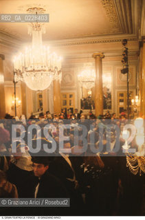 Caption: Localizzazione:..VENEZIA / S. MARCO..Oggetto:..Soggetto:..CARNEVALE MASCHERE NEL FOYER DEL TEATRO LA FENICE..Cronologia: ....Definizione Culturale:..   Autore: ....   Stile:....   Editori/Stampatori:..   Committenza:..Materia e Tecnica:....Collocazione:..Note:....Riproduzione Fotografica:..Graziano Arici/Rosebud2 .Copyright:..Graziano Arici/Rosebud2 .Data:..1987..Costo:..A