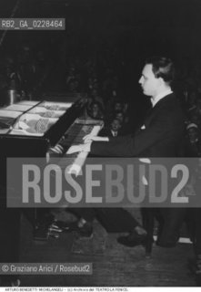 Nome: ..BENEDETTI MICHELANGELI ARTURO..Descrizione: ..MUSICA CLASSICA PIANISTA / AL PIANOFORTE ALLA FENICE..Credit:..ARCHIVIO STORICO DEL TEATRO LA FENICE/..Costo: ..A..Nazione: ..ITALIA..Città:..VENEZIA..Data: ..195?....La cessione dei diritti di questa immagine si intende per quanto di nostra competenza. Non comprende invece le eventuali spese  relative a diritti che potranno essere richiesti dagli Enti o persone fisiche cui appartengono eventualmente i soggetti  ripresi. Tali costi, ove necessari, e l’espletamento di qualsivoglia pratica di richiesta di concessione del permesso di pubblicazione sono esclusivamente a carico e a cura del soggetto acquirente di questa immagine.