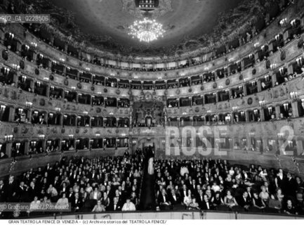Nome:..GRAN TEATRO LA FENICE..Descrizione:..SALA GRANDE / FOTOGRAFIA..Credit:..ARCHIVIO STORICO DEL TEATRO LA FENICE/..Costo:..A..Nazione:..ITALIA..Città:..VENEZIA..Data:..19?....La cessione dei diritti di questa immagine si intende per quanto di nostra competenza. Non comprende invece le eventuali spese  relative a diritti che potranno essere richiesti dagli Enti o persone fisiche cui appartengono eventualmente i soggetti  ripresi. Tali costi, ove necessari, e l’espletamento di qualsivoglia pratica di richiesta di concessione del permesso di pubblicazione sono esclusivamente a carico e a cura del soggetto acquirente di questa immagine.