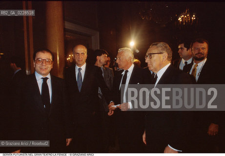 Caption: Nome: ..GRAN TEATRO LA FENICE..Descrizione: ..SALA SERATA FUTURISTA / VENEZIA LAMBERTO TREZZINI GIANNI AGNELLI HENRY KISSINGER..Credit: ..Graziano Arici/Rosebud2/..Costo: ..A..Nazione: ..ITALIA..Città: ..VENEZIA..Data: ..1985 ca.