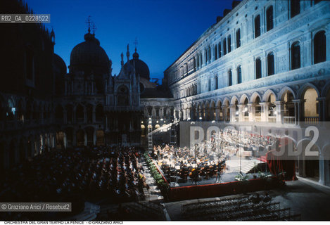 Caption: Nome: ..ORCHESTRA DEL GRAN TEATRO LA FENICE..Descrizione: ..PALAZZO DUCALE / VENEZIA REQUIEM DI VERDI..Credit: ..Graziano Arici/Rosebud2/..Costo: ..A..Nazione: ..ITALIA..Città: ..VENEZIA..Data: ..1985 ca.