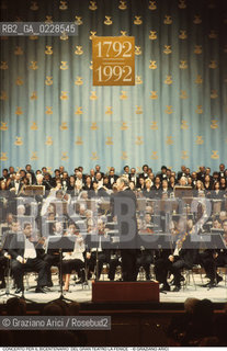 Caption: Nome: ..GRAN TEATRO LA FENICE..Descrizione: ..MUSICA CLASSICA / CONCERTO PER IL BICENTENARIO /  IL DIRETTORE DORCHESTRA PRETRE GEORGES E LORCHESTRA DEL TEATRO LA FENICE / VENEZIA..Credit: ..Graziano Arici/Rosebud2/..Costo: ..A..Nazione: ..ITALIA..Città: ..VENEZIA..Data: ..16/05/92..La cessione dei diritti di questa immagine si intende per quanto di nostra competenza. Non comprende invece le eventuali spese  relative a diritti che potranno essere richiesti dagli Enti o persone fisiche cui appartengono eventualmente i soggetti  ripresi. Tali costi, ove necessari, e l’espletamento di qualsivoglia pratica di richiesta di concessione del permesso di pubblicazione sono esclusivamente a carico e a cura del soggetto acquirente di questa immagine.