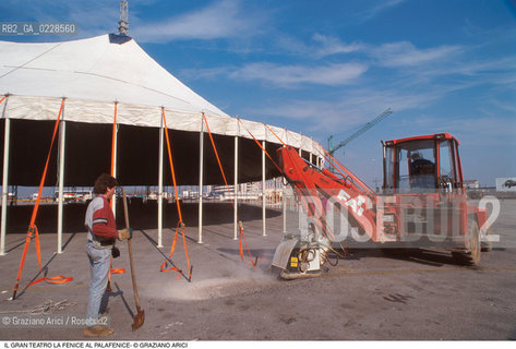 Caption: Nome: ..GRAN TEATRO LA FENICE..Descrizione: ..COSTRUZIONE DEL PALAFENICE / TRONCHETTO..Credit: ..Graziano Arici/Rosebud2/..Costo: ..A..Nazione: ..ITALIA..Città: ..VENEZIA..Data: ..1996