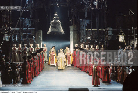 Caption: Nome: ..GRAN TEATRO LA FENICE..Descrizione: ..OPERA LIRICA BORIS GUDUNOV DI MODEST MUSORSKIJ..Credit: ..Graziano Arici/Rosebud2/..Costo: ..B..Nazione: ..ITALIA..Città: ..VENEZIA..Data: ..1994..La cessione dei diritti di questa immagine si intende per quanto di nostra competenza. Non comprende invece le eventuali spese  relative a diritti che potranno essere richiesti dagli Enti o persone fisiche cui appartengono eventualmente i soggetti  ripresi. Tali costi, ove necessari, e l’espletamento di qualsivoglia pratica di richiesta di concessione del permesso di pubblicazione sono esclusivamente a carico e a cura del soggetto acquirente di questa immagine.