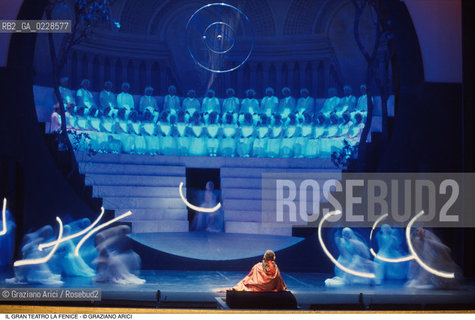 Caption: Nome: ..GRAN TEATRO LA FENICE..Descrizione: ..OPERA LIRICA ORFEO E EURIDICE DI CHRISTOPH WILLIBALD GLUCK..Credit: ..Graziano Arici/Rosebud2/..Costo: ..B..Nazione: ..ITALIA..Città: ..VENEZIA..Data: ..1982..La cessione dei diritti di questa immagine si intende per quanto di nostra competenza. Non comprende invece le eventuali spese  relative a diritti che potranno essere richiesti dagli Enti o persone fisiche cui appartengono eventualmente i soggetti  ripresi. Tali costi, ove necessari, e l’espletamento di qualsivoglia pratica di richiesta di concessione del permesso di pubblicazione sono esclusivamente a carico e a cura del soggetto acquirente di questa immagine.