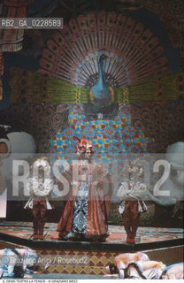 Caption: Nome: ..GRAN TEATRO LA FENICE..Descrizione: ..OPERA LIRICA LITALIANA IN ALGERI DI GIOACCHINO ROSSINI SAMUEL RAMEY..Credit: ..Graziano Arici/Rosebud2/..Costo: ..B..Nazione: ..ITALIA..Città: ..VENEZIA..Data: ..1984..La cessione dei diritti di questa immagine si intende per quanto di nostra competenza. Non comprende invece le eventuali spese  relative a diritti che potranno essere richiesti dagli Enti o persone fisiche cui appartengono eventualmente i soggetti  ripresi. Tali costi, ove necessari, e l’espletamento di qualsivoglia pratica di richiesta di concessione del permesso di pubblicazione sono esclusivamente a carico e a cura del soggetto acquirente di questa immagine.