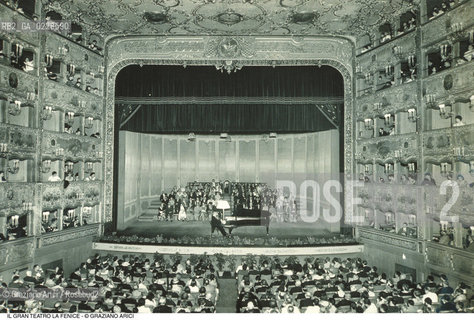 Caption: Nome: ..GRAN TEATRO LA FENICE..Descrizione: ..SALA / VENEZIA CONCERTO DI ARTHUR RUBINSTEIN..Credit: ..Graziano Arici/Rosebud2/..Costo: ..A..Nazione: ..ITALIA..Città: ..VENEZIA..Data: ..1979 ca...La cessione dei diritti di questa immagine si intende per quanto di nostra competenza. Non comprende invece le eventuali spese  relative a diritti che potranno essere richiesti dagli Enti o persone fisiche cui appartengono eventualmente i soggetti  ripresi. Tali costi, ove necessari, e l’espletamento di qualsivoglia pratica di richiesta di concessione del permesso di pubblicazione sono esclusivamente a carico e a cura del soggetto acquirente di questa immagine.