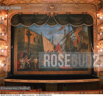 Nome: ..GRAN TEATRO LA FENICE..Descrizione: ..SIPARIO STORICO DI ANTONIO ERMOLAO PAOLETTI / VENEZIA..Credit: ..Graziano Arici/Rosebud2/..Costo: ..A..Nazione: ..ITALIA..Città: ..VENEZIA..Data: ..1985 ca.....La cessione dei diritti di questa immagine si intende per quanto di nostra competenza. Non comprende invece le eventuali spese  relative a diritti che potranno essere richiesti dagli Enti o persone fisiche cui appartengono eventualmente i soggetti  ripresi. Tali costi, ove necessari, e l’espletamento di qualsivoglia pratica di richiesta di concessione del permesso di pubblicazione sono esclusivamente a carico e a cura del soggetto acquirente di questa immagine.
