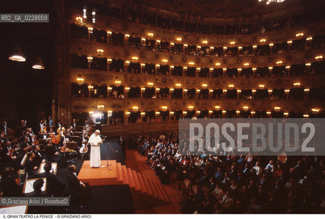 Caption: Nome: ..GRAN TEATRO LA FENICE..Descrizione: ..IL PAPA GIOVANNI PAOLO II - KAROL WOJTYLA  / VENEZIA..Credit: ..Graziano Arici/Rosebud2/..Costo: ..A..Nazione: ..ITALIA..Città: ..VENEZIA..Data: ..16/06/1985..La cessione dei diritti di questa immagine si intende per quanto di nostra competenza. Non comprende invece le eventuali spese  relative a diritti che potranno essere richiesti dagli Enti o persone fisiche cui appartengono eventualmente i soggetti  ripresi. Tali costi, ove necessari, e l’espletamento di qualsivoglia pratica di richiesta di concessione del permesso di pubblicazione sono esclusivamente a carico e a cura del soggetto acquirente di questa immagine.