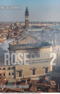 Caption: Nome: ..GRAN TEATRO LA FENICE..Descrizione: ..IL TEATRO IL GIORNO DOPO LINCENDIO / VENEZIA..Credit: ..Graziano Arici/Rosebud2/..Costo: ..B..Nazione: ..ITALIA..Città: ..VENEZIA..Data: ..30/01/1996