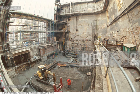 Caption: Nome: ..GRAN TEATRO LA FENICE..Descrizione: ..LAVORI IN CORSO ( IMPREGILO ) / VENEZIA..Credit: ..Graziano Arici/Rosebud2/..Costo: ..A..Nazione: ..ITALIA..Città: ..VENEZIA..Data: ..1997..La cessione dei diritti di questa immagine si intende per quanto di nostra competenza. Non comprende invece le eventuali spese  relative a diritti che potranno essere richiesti dagli Enti o persone fisiche cui appartengono eventualmente i soggetti  ripresi. Tali costi, ove necessari, e l’espletamento di qualsivoglia pratica di richiesta di concessione del permesso di pubblicazione sono esclusivamente a carico e a cura del soggetto acquirente di questa immagine.
