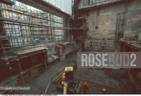 Caption: Nome: ..GRAN TEATRO LA FENICE..Descrizione: ..LAVORI IN CORSO ( IMPREGILO ) / VENEZIA..Credit: ..Graziano Arici/Rosebud2/..Costo: ..A..Nazione: ..ITALIA..Città: ..VENEZIA..Data: ..1997..La cessione dei diritti di questa immagine si intende per quanto di nostra competenza. Non comprende invece le eventuali spese  relative a diritti che potranno essere richiesti dagli Enti o persone fisiche cui appartengono eventualmente i soggetti  ripresi. Tali costi, ove necessari, e l’espletamento di qualsivoglia pratica di richiesta di concessione del permesso di pubblicazione sono esclusivamente a carico e a cura del soggetto acquirente di questa immagine.