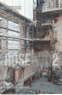 Caption: Nome: ..GRAN TEATRO LA FENICE..Descrizione: ..LAVORI IN CORSO ( IMPREGILO ) / VENEZIA..Credit: ..Graziano Arici/Rosebud2/..Costo: ..A..Nazione: ..ITALIA..Città: ..VENEZIA..Data: ..1997..La cessione dei diritti di questa immagine si intende per quanto di nostra competenza. Non comprende invece le eventuali spese  relative a diritti che potranno essere richiesti dagli Enti o persone fisiche cui appartengono eventualmente i soggetti  ripresi. Tali costi, ove necessari, e l’espletamento di qualsivoglia pratica di richiesta di concessione del permesso di pubblicazione sono esclusivamente a carico e a cura del soggetto acquirente di questa immagine.