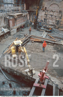 Caption: Nome: ..GRAN TEATRO LA FENICE..Descrizione: ..LAVORI IN CORSO ( IMPREGILO ) / VENEZIA..Credit: ..Graziano Arici/Rosebud2/..Costo: ..A..Nazione: ..ITALIA..Città: ..VENEZIA..Data: ..1997..La cessione dei diritti di questa immagine si intende per quanto di nostra competenza. Non comprende invece le eventuali spese  relative a diritti che potranno essere richiesti dagli Enti o persone fisiche cui appartengono eventualmente i soggetti  ripresi. Tali costi, ove necessari, e l’espletamento di qualsivoglia pratica di richiesta di concessione del permesso di pubblicazione sono esclusivamente a carico e a cura del soggetto acquirente di questa immagine.