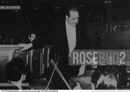 Nome:..MASCAGNI PIETRO..Descrizione:..MUSICA CLASSICA COMPOSITORE E DIRETTORE DORCHESTRA / ALLA FENICE..Credit:..ARCHIVIO STORICO DEL TEATRO LA FENICE/..Costo:..A..Nazione:..ITALIA..Città:..VENEZIA..Data:..19?....La cessione dei diritti di questa immagine si intende per quanto di nostra competenza. Non comprende invece le eventuali spese  relative a diritti che potranno essere richiesti dagli Enti o persone fisiche cui appartengono eventualmente i soggetti  ripresi. Tali costi, ove necessari, e l’espletamento di qualsivoglia pratica di richiesta di concessione del permesso di pubblicazione sono esclusivamente a carico e a cura del soggetto acquirente di questa immagine.