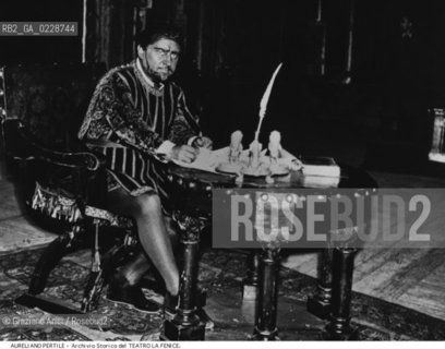 Nome:..PERTILE AURELIANO..Descrizione:..MUSICA CLASSICA CANTANTE LIRICO TENORE..Credit:..ARCHIVIO STORICO DEL TEATRO LA FENICE/..Costo:..A..Nazione:..ITALIA..Città:..VENEZIA..Data:..194?....La cessione dei diritti di questa immagine si intende per quanto di nostra competenza. Non comprende invece le eventuali spese  relative a diritti che potranno essere richiesti dagli Enti o persone fisiche cui appartengono eventualmente i soggetti  ripresi. Tali costi, ove necessari, e l’espletamento di qualsivoglia pratica di richiesta di concessione del permesso di pubblicazione sono esclusivamente a carico e a cura del soggetto acquirente di questa immagine.