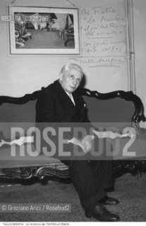 Nome:..SERAFIN TULLIO..Descrizione:..MUSICA CLASSICA DIRETTORE DORCHESTRA / FOTOGRAFIA CON DEDICA AUTOGRAFATA AL TEATRO ..Credit:..ARCHIVIO STORICO DEL TEATRO LA FENICE/..Costo:..A..Nazione:..ITALIA..Città:..VENEZIA..Data:..1957....La cessione dei diritti di questa immagine si intende per quanto di nostra competenza. Non comprende invece le eventuali spese  relative a diritti che potranno essere richiesti dagli Enti o persone fisiche cui appartengono eventualmente i soggetti  ripresi. Tali costi, ove necessari, e l’espletamento di qualsivoglia pratica di richiesta di concessione del permesso di pubblicazione sono esclusivamente a carico e a cura del soggetto acquirente di questa immagine.