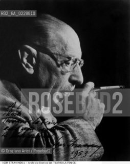 Nome:..STRAVINSKIJ IGOR..Descrizione:..MUSICA CONTEMPORANEA COMPOSITORE / FUMA SIGARETTA / FOTOGRAFIA AUTOGRAFATA..Credit:..ARCHIVIO STORICO DEL TEATRO LA FENICE/..Costo:..A..Nazione:..RUSSIA..Città:..VENEZIA..Data:..195?....La cessione dei diritti di questa immagine si intende per quanto di nostra competenza. Non comprende invece le eventuali spese  relative a diritti che potranno essere richiesti dagli Enti o persone fisiche cui appartengono eventualmente i soggetti  ripresi. Tali costi, ove necessari, e l’espletamento di qualsivoglia pratica di richiesta di concessione del permesso di pubblicazione sono esclusivamente a carico e a cura del soggetto acquirente di questa immagine.