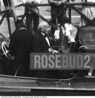 Nome:..TOSCANINI ARTURO..Descrizione:..MUSICA CLASSICA DIRETTORE DORCHESTRA / CON LA FIGLIA WALLY..Credit:..ARCHIVIO STORICO DEL TEATRO LA FENICE/..Costo:..A..Nazione:..ITALIA..Città:..VENEZIA..Data:..195?....La cessione dei diritti di questa immagine si intende per quanto di nostra competenza. Non comprende invece le eventuali spese  relative a diritti che potranno essere richiesti dagli Enti o persone fisiche cui appartengono eventualmente i soggetti  ripresi. Tali costi, ove necessari, e l’espletamento di qualsivoglia pratica di richiesta di concessione del permesso di pubblicazione sono esclusivamente a carico e a cura del soggetto acquirente di questa immagine.