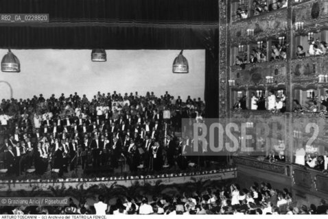 Nome:..TOSCANINI ARTURO..Descrizione:..MUSICA CLASSICA DIRETTORE DORCHESTRA ..Credit:..ARCHIVIO STORICO DEL TEATRO LA FENICE/..Costo:..A..Nazione:..ITALIA..Città:..VENEZIA..Data:..195?....La cessione dei diritti di questa immagine si intende per quanto di nostra competenza. Non comprende invece le eventuali spese  relative a diritti che potranno essere richiesti dagli Enti o persone fisiche cui appartengono eventualmente i soggetti  ripresi. Tali costi, ove necessari, e l’espletamento di qualsivoglia pratica di richiesta di concessione del permesso di pubblicazione sono esclusivamente a carico e a cura del soggetto acquirente di questa immagine.