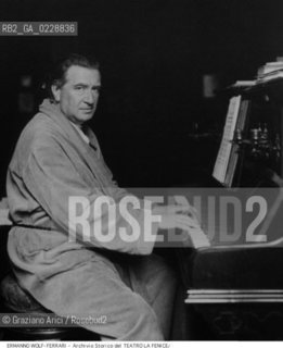 Nome:..WOLF-FERRARI ERMANNO..Descrizione:..MUSICA CLASSICA COMPOSITORE / AL PIANOFORTE..Credit:..ARCHIVIO STORICO DEL TEATRO LA FENICE/..Costo:..A..Nazione:..ITALIA..Città:..VENEZIA..Data:..194?....La cessione dei diritti di questa immagine si intende per quanto di nostra competenza. Non comprende invece le eventuali spese  relative a diritti che potranno essere richiesti dagli Enti o persone fisiche cui appartengono eventualmente i soggetti  ripresi. Tali costi, ove necessari, e l’espletamento di qualsivoglia pratica di richiesta di concessione del permesso di pubblicazione sono esclusivamente a carico e a cura del soggetto acquirente di questa immagine.