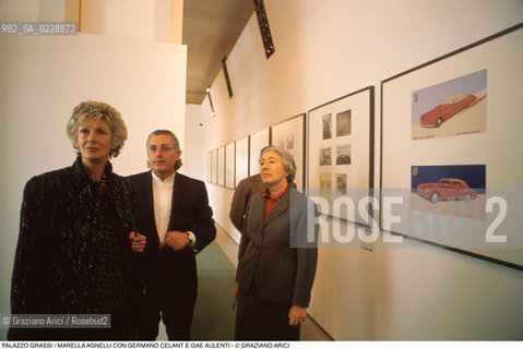 Nome: ..PALAZZO GRASSI..Descrizione: ..MARELLA AGNELLI (MOGLIE DI GIOVANNI) CON IL CRITICO GERMANO CELANT E LARCHITETTO GAE AULENTI..Credit: ..Graziano Arici/Rosebud2 ...Nazione: ..ITALIA..Città: ....Data: ..1989