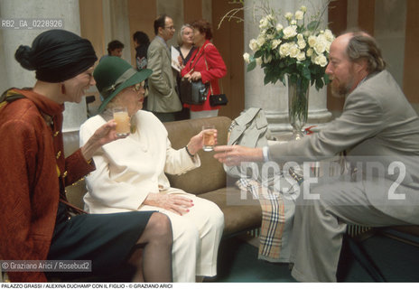 Nome: ..PALAZZO GRASSI..Descrizione: ..ALEXINA DUCHAMP CON IL FIGLIO..Credit: ..Graziano Arici/Rosebud2 ...Nazione: ..ITALIA..Città: ....Data: ..1993