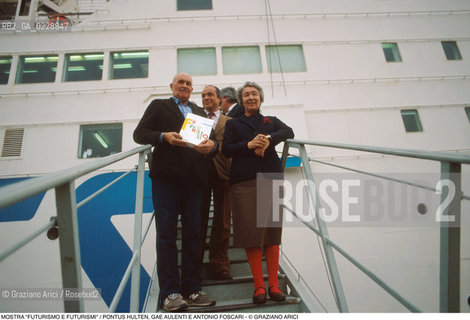Nome: ..PALAZZO GRASSI..Descrizione: ..MOSTRA  FUTURISMO E FUTURISMI / IL DIRETTORE DI PALAZZO GRASSI PONTUS HULTEN CON GLI ARCHITETTI GAE AULENTI E FELICIANO BENVENUTI / NAVE PER GLI OSPITI..Credit: ..Graziano Arici/Rosebud2 ...Nazione: ..ITALIA..Città: ....Data: ..1986