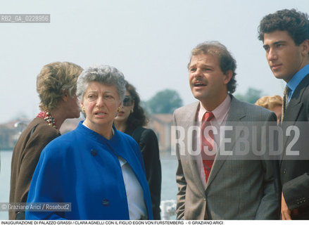 Nome: ..PALAZZO GRASSI..Descrizione: ..INAUGURAZIONE DI PALAZZO GRASSI / CLARA AGNELLI CON IL FIGLIO EGON VON FURSTEMBERG..Credit: ..Graziano Arici/Rosebud2 ...Nazione: ..ITALIA..Città: ....Data: ..1986