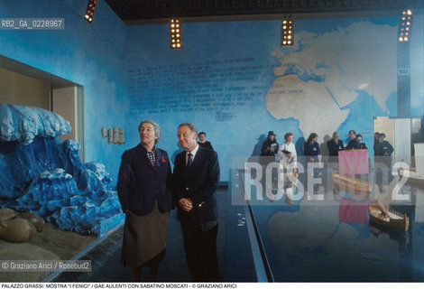 Nome: ..PALAZZO GRASSI..Descrizione: ..MOSTRA I FENICI / LARCHITETTO GAE AULENTI CON LARCHEOLOGO SABATINO MOSCATI ..Credit: ..Graziano Arici/Rosebud2 ...Nazione: ..ITALIA..Città: ....Data: ..1988