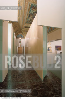 Nome: ..PALAZZO GRASSI..Descrizione: ..SALE INTERNI ALLESTIMENTO DI GAE AULENTI PER LA MOSTRA FUTURISMO E FUTURISMI..Credit: ..Graziano Arici/Rosebud2 ...Nazione: ..ITALIA..Città: ....Data: ..1988