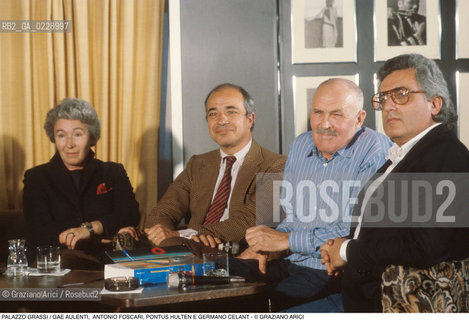 Nome: ..PALAZZO GRASSI..Descrizione: ..GLI ARCHITETTI GAE AULENTI E ANTONIO FOSCARI CON  IL DIRETTORE DI PALAZZO GRASSI PONTUS HULTEN E IL CRITICO GERMANO CELANT..Credit: ..Graziano Arici/Rosebud2 ...Nazione: ..ITALIA..Città: ....Data: ..1986