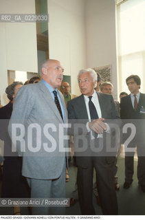 Nome: ..PALAZZO GRASSI..Descrizione: ..MOSTRA  FUTURISMO E FUTURISMI / IL PRESIDENTE DELLA FIAT GIOVANNI AGNELLI CON  IL DIRETTORE DI PALAZZO GRASSI PONTUS HULTEN..Credit: ..Graziano Arici/Rosebud2 ...Nazione: ..ITALIA..Città: ....Data: ..1986