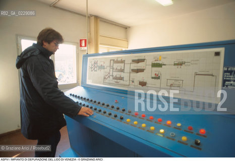 Nome: ..ASPIV..Descrizione: ..IMPIANTO DI DEPURAZIONE DEL LIDO DI VENEZIA / INTERNO SALA COMANDI ..Credit: ..Graziano Arici/Rosebud2 ...Nazione: ..ITALIA..Città: ....Data: ..1998