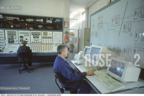 Nome: ..ASPIV..Descrizione: ..IMPIANTO DI POTABILIZZAZIONE DI CA SOLARO/ SALA COMANDI COMPUTERS..Credit: ..Graziano Arici/Rosebud2 ...Nazione: ..ITALIA..Città: ....Data: ..1998