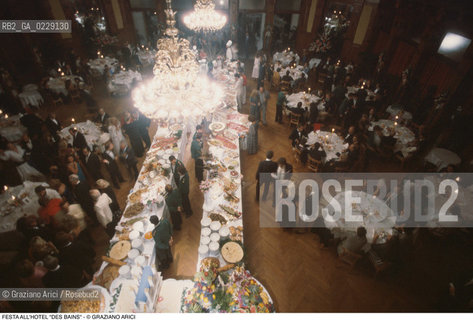 Caption: Caption: Nome: ..FESTA ALLHOTEL DES BAINS..Descrizione: ..CENA BUFFET TAVOLI  ..Credit: ..Graziano Arici/Rosebud2 .Costo: ..A..Nazione: ..ITALIA..Città: ....Data: ..1986