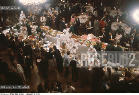 Caption: Caption: Nome: ..FESTA ALLHOTEL DES BAINS..Descrizione: ..CENA BUFFET TAVOLI  ..Credit: ..Graziano Arici/Rosebud2 .Costo: ..A..Nazione: ..ITALIA..Città: ....Data: ..1986