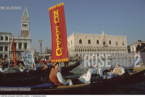 Caption: Caption: Nome: ..NO EXPO..Descrizione: ..CORTEO ACQUEO CONTRO LEXPO / A VENEZIA..Credit: ..Graziano Arici/Rosebud2 .Costo: ....Nazione: ..ITALIA..Città: ..VENEZIA..Data: ..1989..