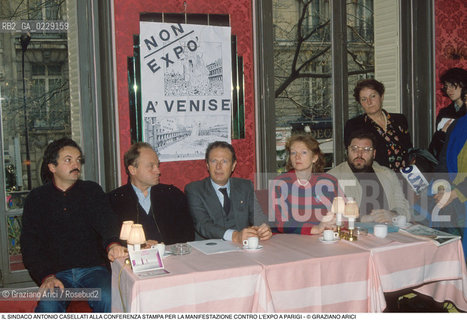 Caption: Caption: Nome: ..NO EXPO..Descrizione: ..IL SINDACO DI VENEZIA ANTONIO CASELLATI ALLA CONFERENZA STAMPA PER LA MANIFESTAZIONE CONTRO LEXPO A PARIGI..Credit: ..Graziano Arici/Rosebud2 .Costo: ....Nazione: ..FRANCIA..Città: ..PARIGI..Data: ..14 DICEMBRE1989..