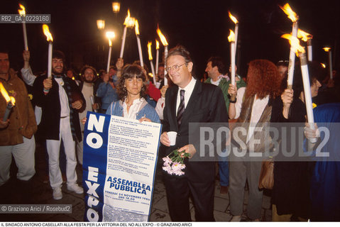 Caption: Caption: Nome: ..NO EXPO..Descrizione: ..IL SINDACO DI VENEZIA ANTONIO CASELLATI ALLA FESTA PER LA VITTORIA DEL NO ALLEXPO..Credit: ..Graziano Arici/Rosebud2 .Costo: ....Nazione: ..ITALIA..Città: ..VENEZIA..Data: ..1989..
