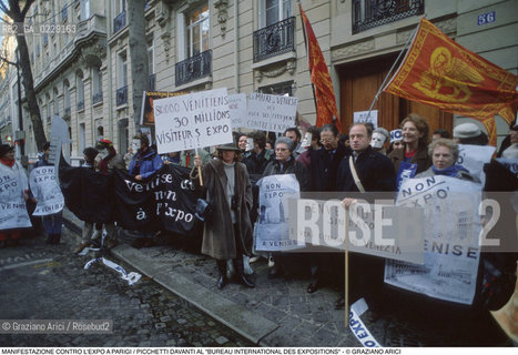 Caption: Caption: Nome: ..NO EXPO..Descrizione: ..MANIFESTAZIONE CONTRO LEXPO A PARIGI / PICCHETTI DAVANTI AL BUREAU INTERNATIONAL DES EXPOSITIONS / BANDIERE CON IL LEONE DI SAN MARCO..Credit: ..Graziano Arici/Rosebud2 .Costo: ....Nazione: ..FRANCIA..Città: ..PARIGI..Data: ..14 DICEMBRE1989..
