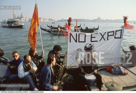 Caption: Caption: Nome: ..NO EXPO..Descrizione: ..MANIFESTAZIONE CONTRO LEXPO A CA FARSETTI ..Credit: ..Graziano Arici/Rosebud2 .Costo: ....Nazione: ..ITALIA..Città: ....Data: ..1989..