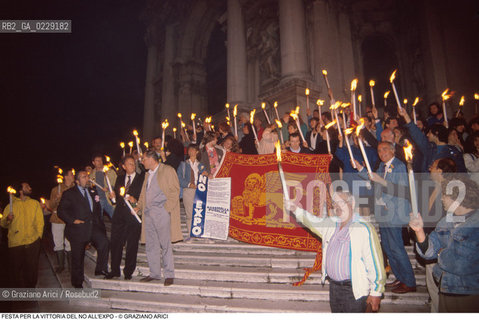 Caption: Caption: Nome: ..NO EXPO..Descrizione: ..FESTA PER LA VITTORIA DEL NO ALLEXPO / A VENEZIA..Credit: ..Graziano Arici/Rosebud2 .Costo: ....Nazione: ..ITALIA..Città: ..VENEZIA..Data: ..1989..