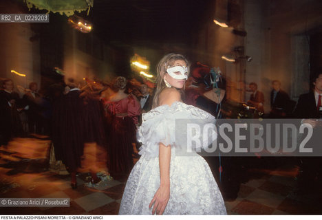 Caption: Caption: Nome: ..FESTA A PALAZZO PISANI MORETTA..Descrizione: ..MASCHERE  COSTUMI..Credit: ..Graziano Arici/Rosebud2 .Costo: ..A..Nazione: ..ITALIA..Città: ....Data: ..1993