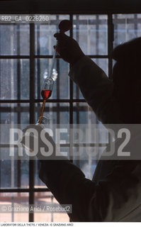 Localizzazione:..VENEZIA CASTELLO ARSENALE..Oggetto:..Soggetto:..THETIS SCIENZA TECNOLOGIA MARE ACQUA /..LABORATORIO ESPERIMENTI..Cronologia: ..Definizione Culturale:..   Autore:..   Stile:..   Editori/Stampatori:..   Committenza:..Materia e Tecnica:....Collocazione:..Note:....Riproduzione Fotografica:..Copyright:..Graziano Arici/Rosebud2 .Data:..2000..Costo:..A