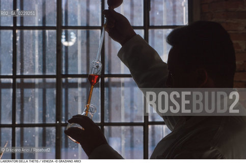 Localizzazione:..VENEZIA CASTELLO ARSENALE..Oggetto:..Soggetto:..THETIS SCIENZA TECNOLOGIA MARE ACQUA /..LABORATORIO ESPERIMENTI..Cronologia: ..Definizione Culturale:..   Autore:..   Stile:..   Editori/Stampatori:..   Committenza:..Materia e Tecnica:....Collocazione:..Note:....Riproduzione Fotografica:..Copyright:..Graziano Arici/Rosebud2 .Data:..2000..Costo:..A