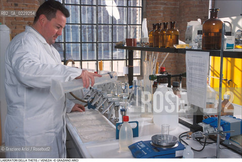 Localizzazione:..VENEZIA CASTELLO ARSENALE..Oggetto:..Soggetto:..THETIS SCIENZA TECNOLOGIA MARE ACQUA /..LABORATORIO..Cronologia: ..Definizione Culturale:..   Autore:..   Stile:..   Editori/Stampatori:..   Committenza:..Materia e Tecnica:....Collocazione:..Note:....Riproduzione Fotografica:..Copyright:..Graziano Arici/Rosebud2 .Data:..2000..Costo:..A