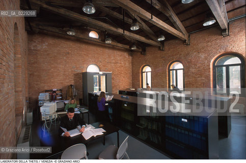 Localizzazione:..VENEZIA CASTELLO ARSENALE..Oggetto:..Soggetto:..THETIS SCIENZA TECNOLOGIA MARE ACQUA /..BIBLIOTECA..Cronologia: ..Definizione Culturale:..   Autore:..   Stile:..   Editori/Stampatori:..   Committenza:..Materia e Tecnica:....Collocazione:..Note:....Riproduzione Fotografica:..Copyright:..Graziano Arici/Rosebud2 .Data:..2000..Costo:..A