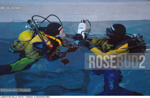 Localizzazione:..VENEZIA CASTELLO ARSENALE..Oggetto:..Soggetto:..THETIS SCIENZA TECNOLOGIA MARE ACQUA /..VASCA PROVE / SUB..Cronologia: ..Definizione Culturale:..   Autore:..   Stile:..   Editori/Stampatori:..   Committenza:..Materia e Tecnica:....Collocazione:..Note:....Riproduzione Fotografica:..Copyright:..Graziano Arici/Rosebud2 .Data:..2000..Costo:..A